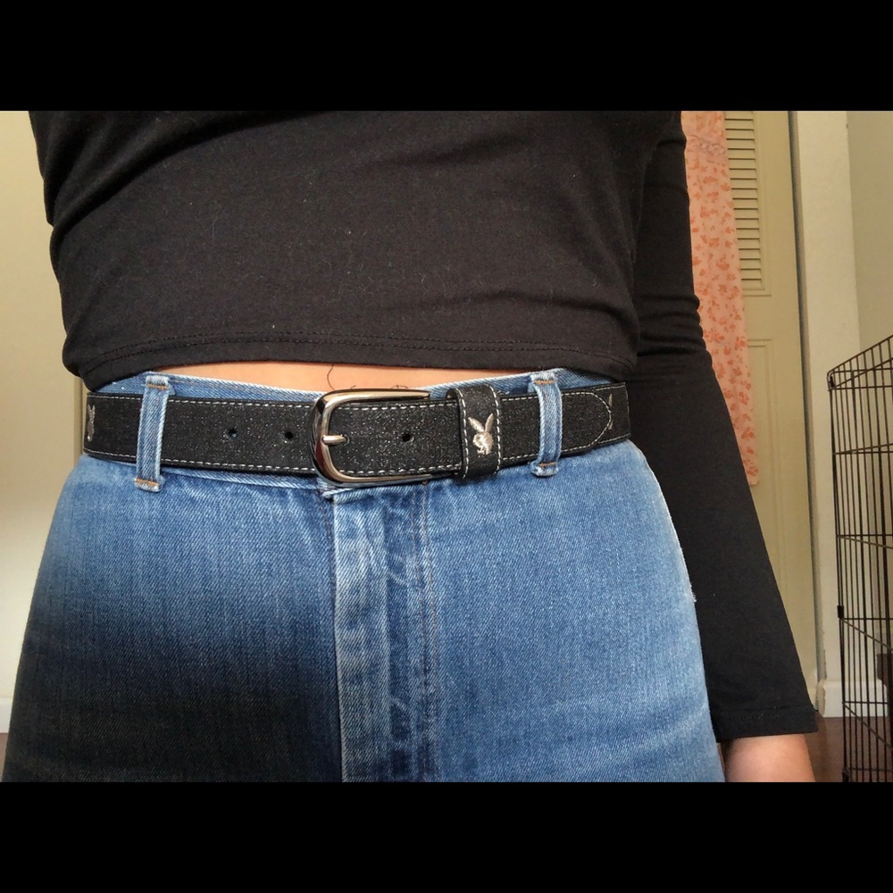 🐬 DISTRESSED MAMA JEANS 🐬